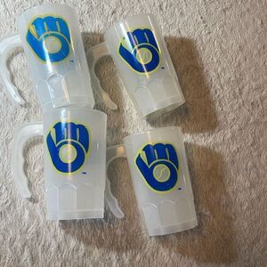 Milwaukee Brewers plastic  drink mug bundle